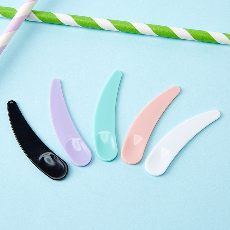20Pcs/Lot Mini Cosmetic Spatula Disposable Curved Scoop Makeup Mask Cream Spoon for Makeup Tool Accessories Mixed Color cosmeticarena